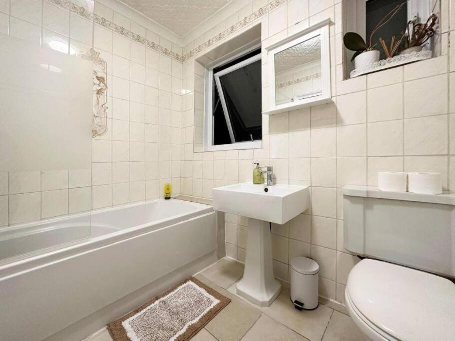 Charming 3-Bedroom Family Home London Luaran gambar